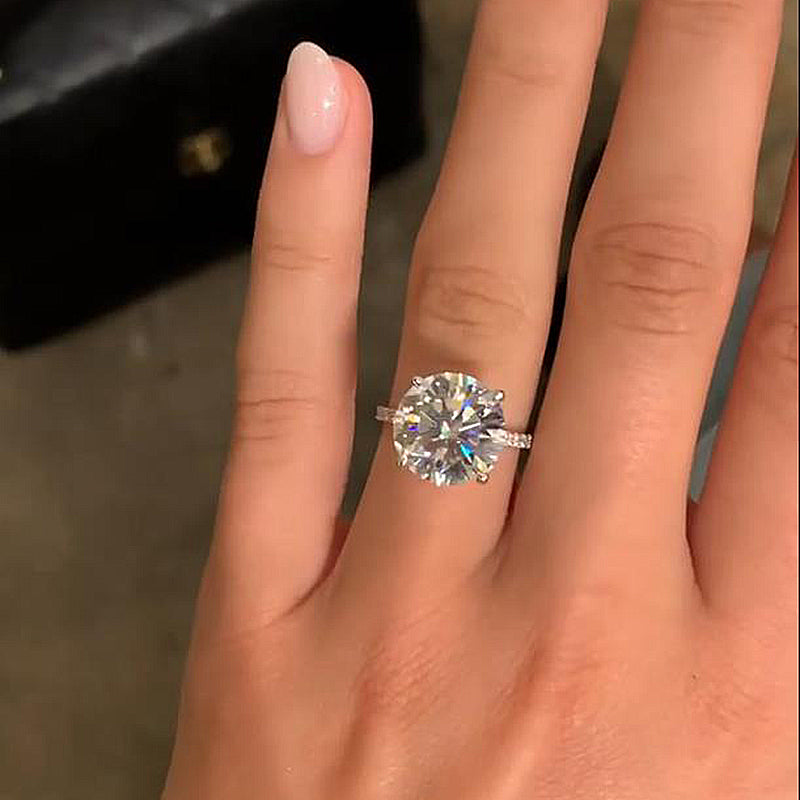 Ahabobo Classic Moissanite 4.0 Carat Round Cut Engagement Ring