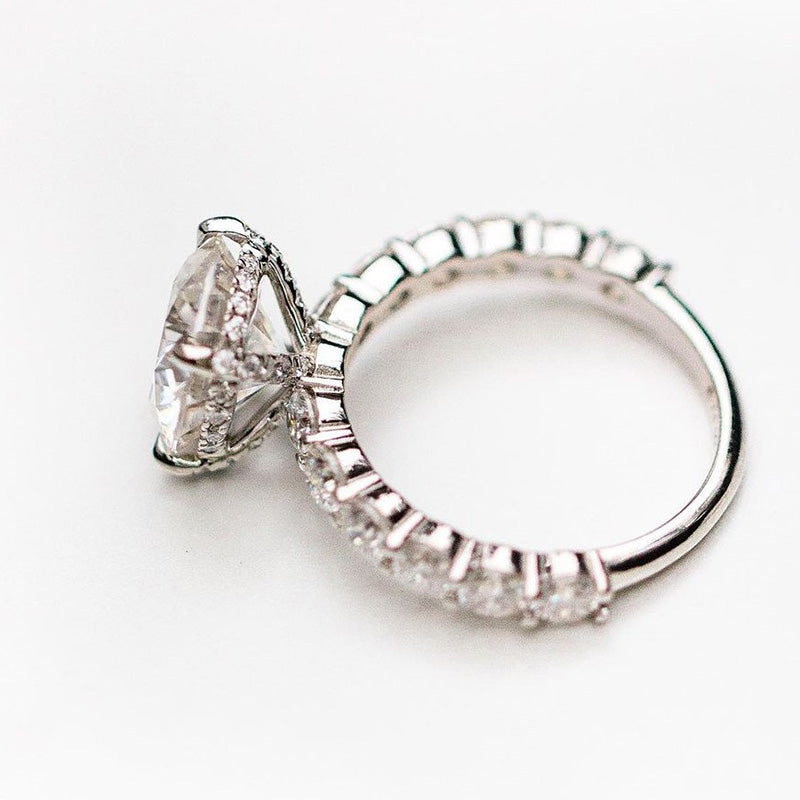 Elegant Round Cut Engagement Ring For Women In Sterling Silver