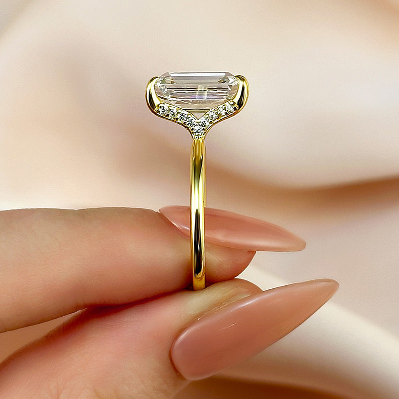 Ahabobo 5.0Ct Solitaire Emerald Cut Travel Ring