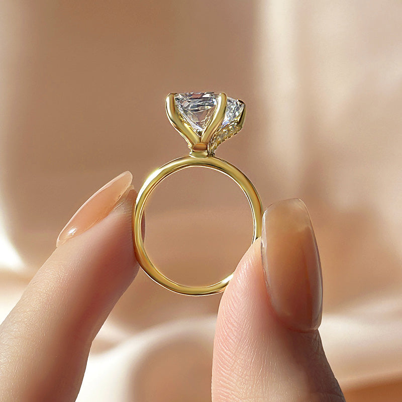 Elegant Radiant Cut Engagement Ring In Sterling Silver