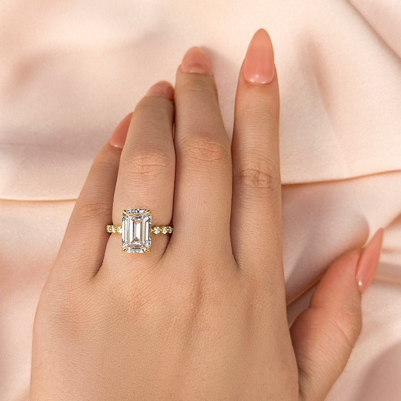 Ahabobo Desirable 5.0Ct Emerald Cut Travel Ring