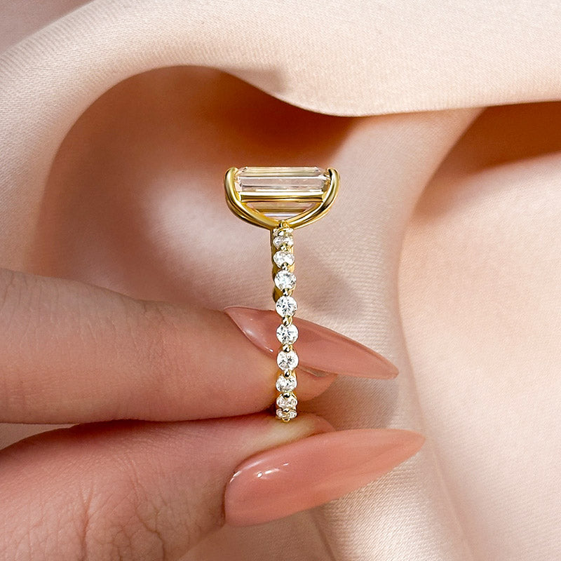 Ahabobo Desirable 5.0Ct Emerald Cut Travel Ring