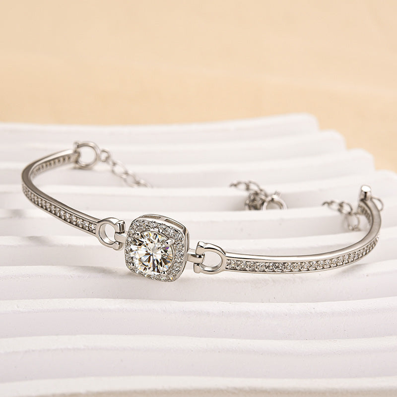 1.0Ct Moissanite Halo Round Cut Bracelet In Sterling Silver