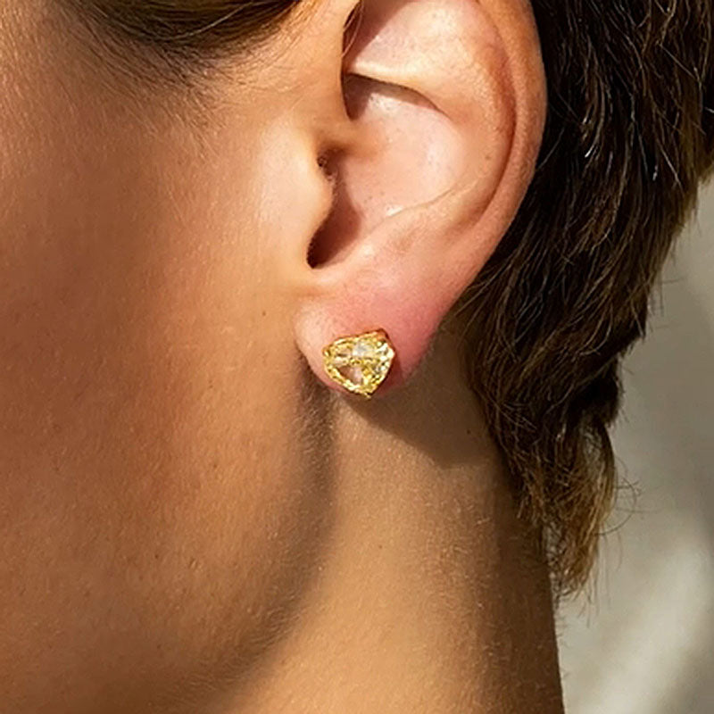 1.25 Ct Heart Shaped Simulated Diamond Women's Stud Earrings In Sterling Silver