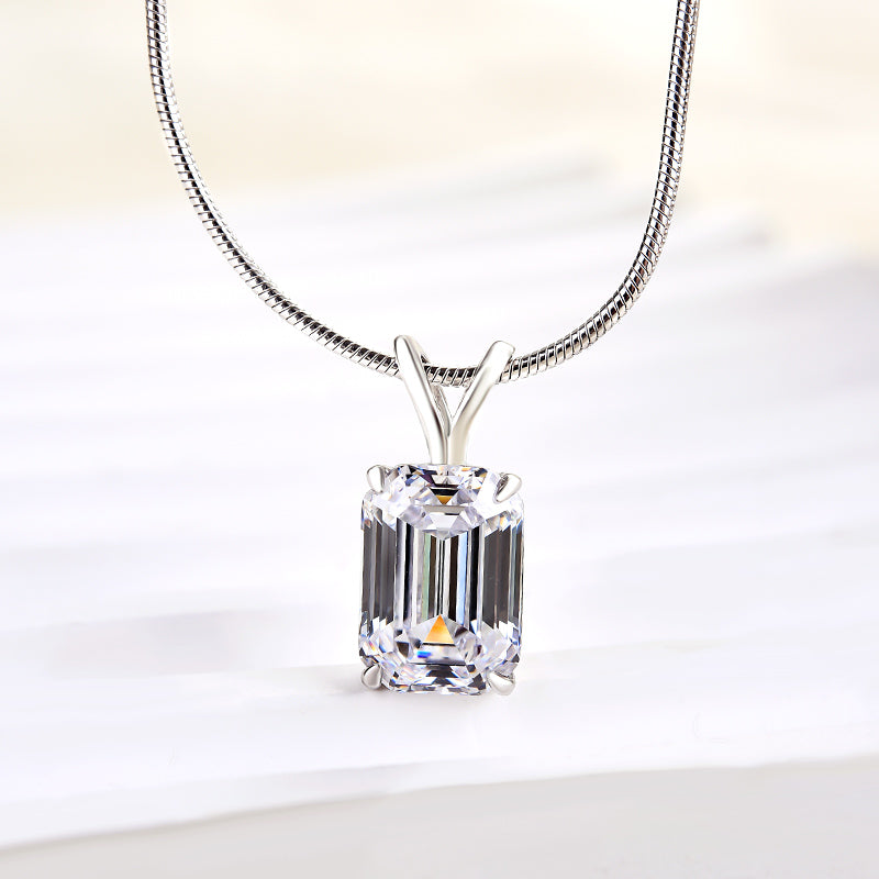 3.3Ct Lovely Emerald Cut Necklace