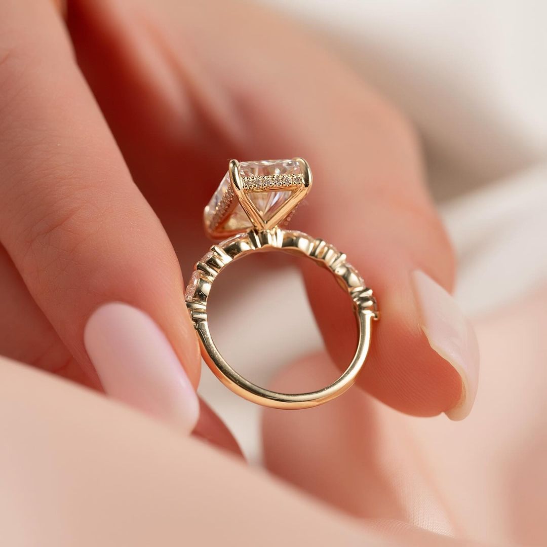 Ahabobo Elegant Radiant Cut Simulated Diamond Engagement Ring