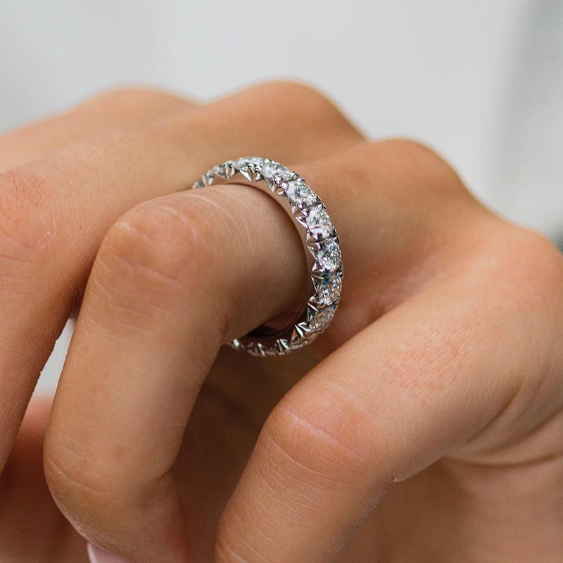 Stunning Round Cut Women's Wedding Band In Sterling Silver