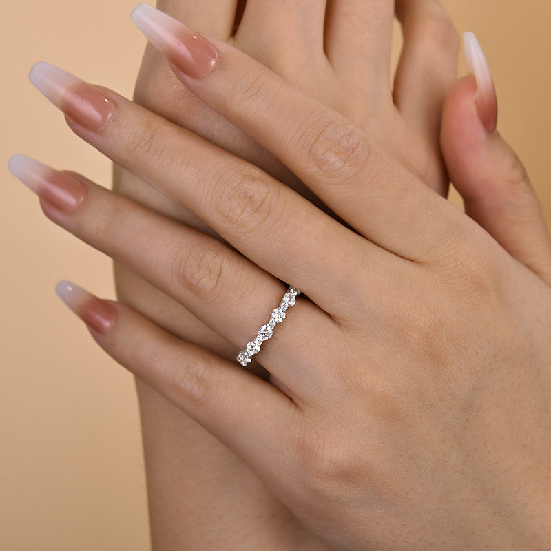 Exclusive Round Cut Women's Wedding Band In Sterling Silver