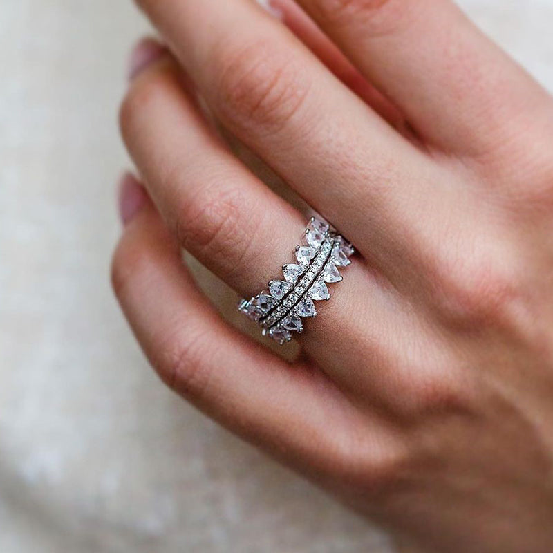 Lovely Heart Cut Women's Wedding Band Set In Sterling Silver