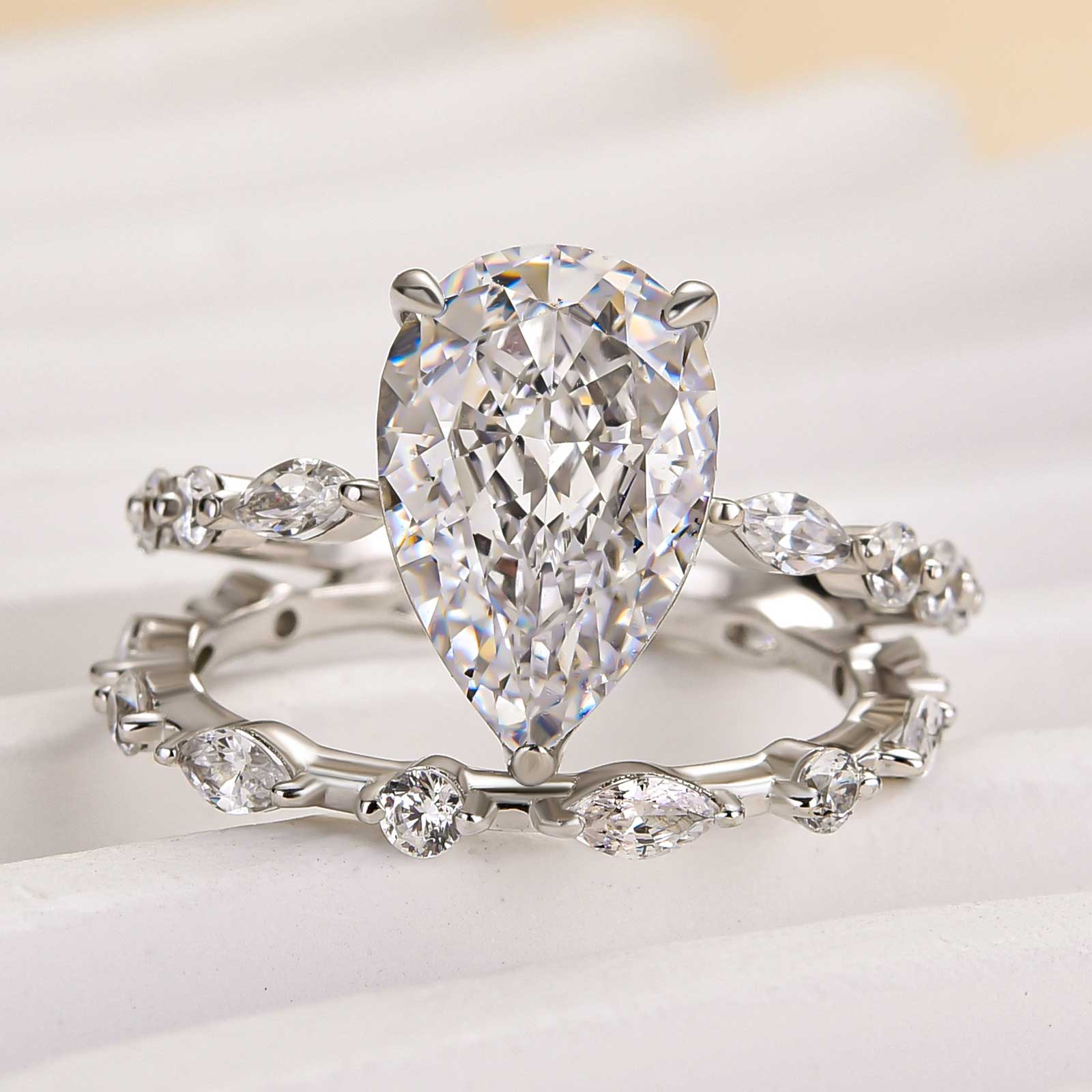 Ahabobo Vintage Pear Cut Wedding Ring Set