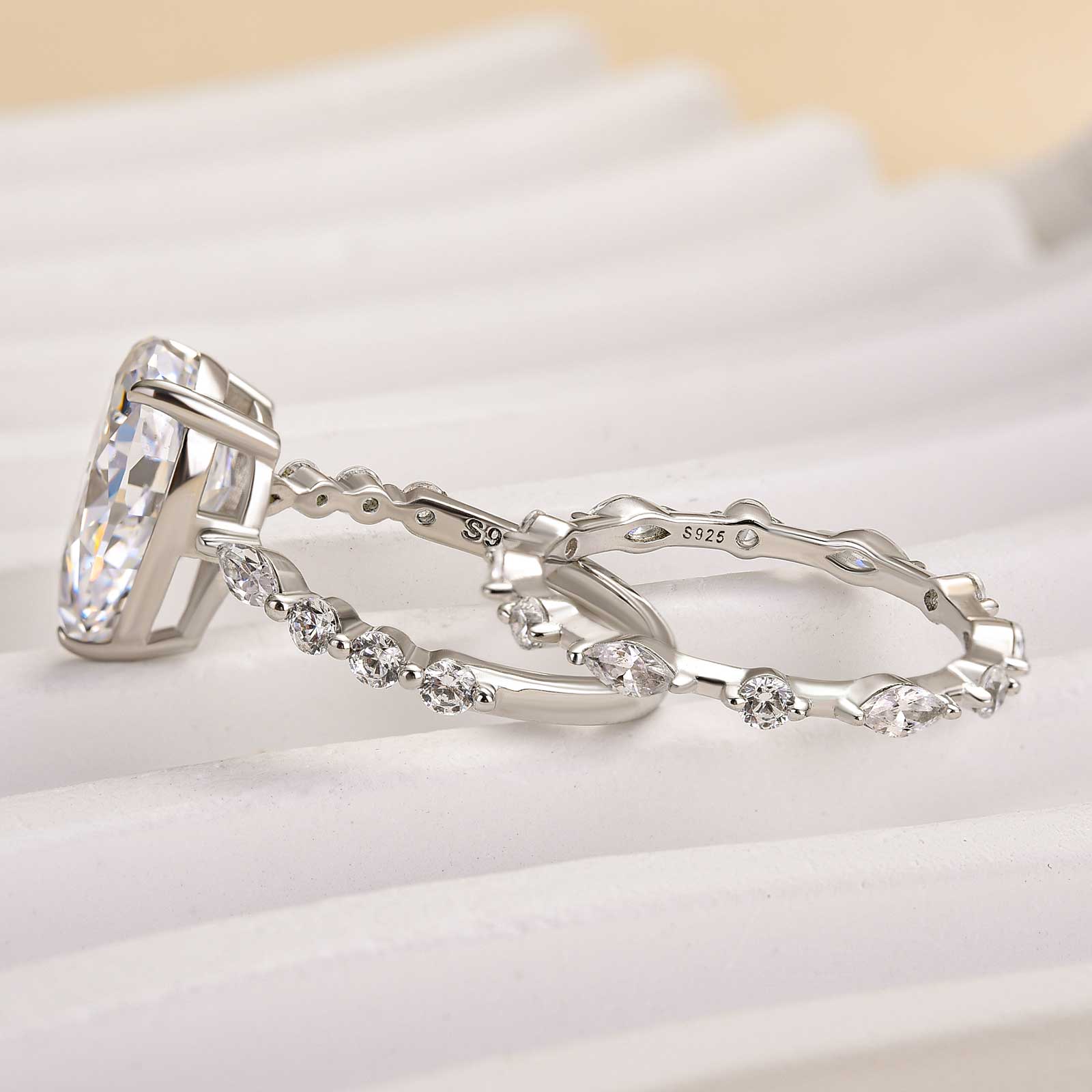 Ahabobo Vintage Pear Cut Wedding Ring Set
