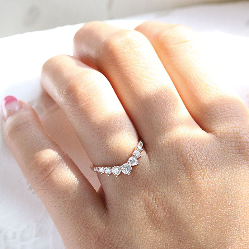 Stunning Chic Thin V Shaped Stacking Wedding Band In Sterling Silver