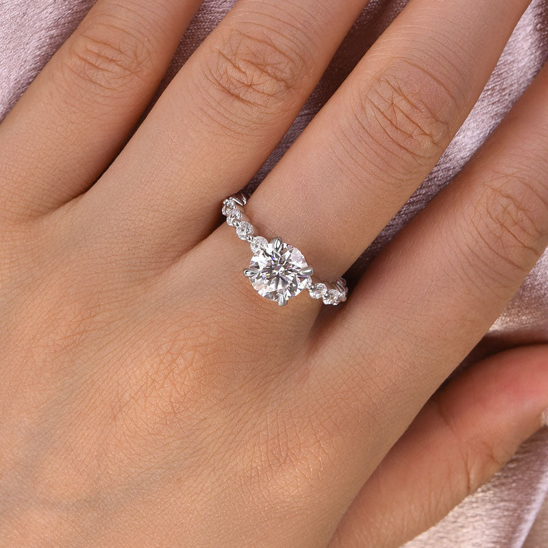 Ahabobo Moissanite 2.0 Carat Round Cut Engagement Ring In Sterling Silver