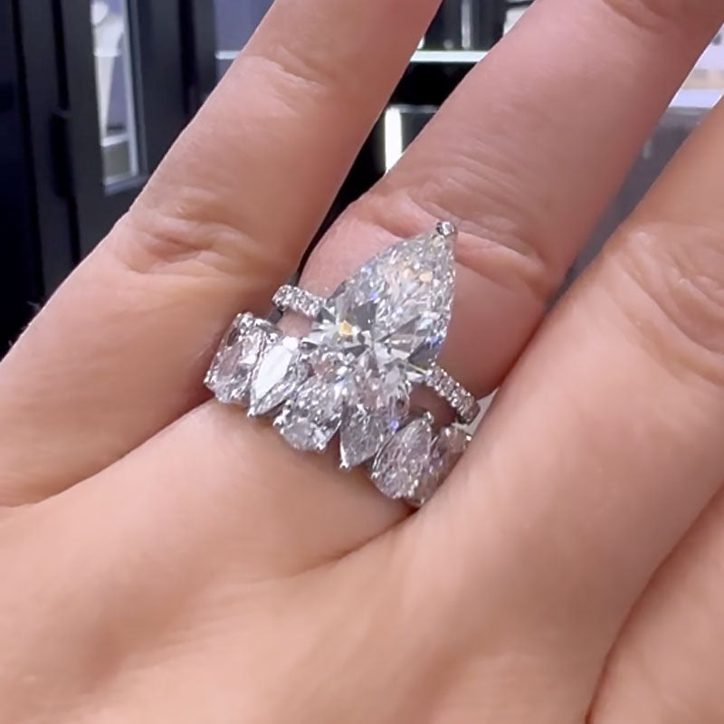 Ahabobo Captivating Pear Cut Wedding Ring Set