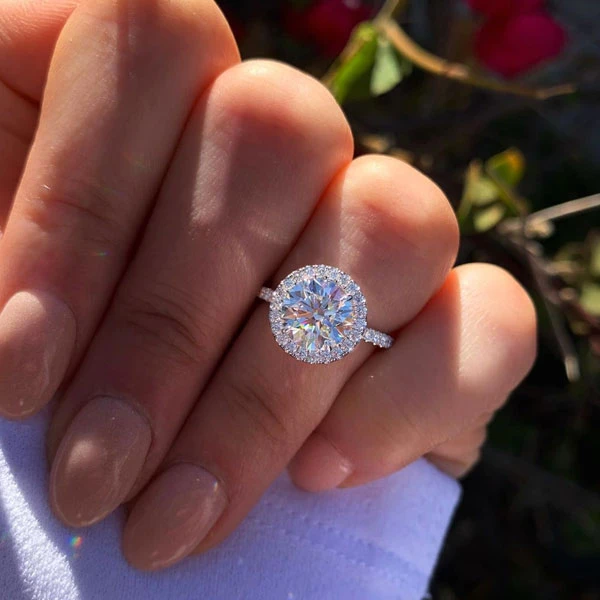 Classic Halo Round Cut Women's Engagement Ring In White Gold