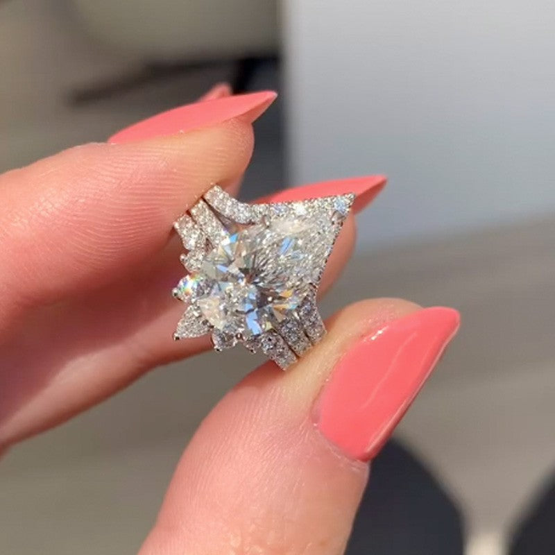 3PC Pear Cut Wedding Ring Set With Crown-Shaped Wedding Bands