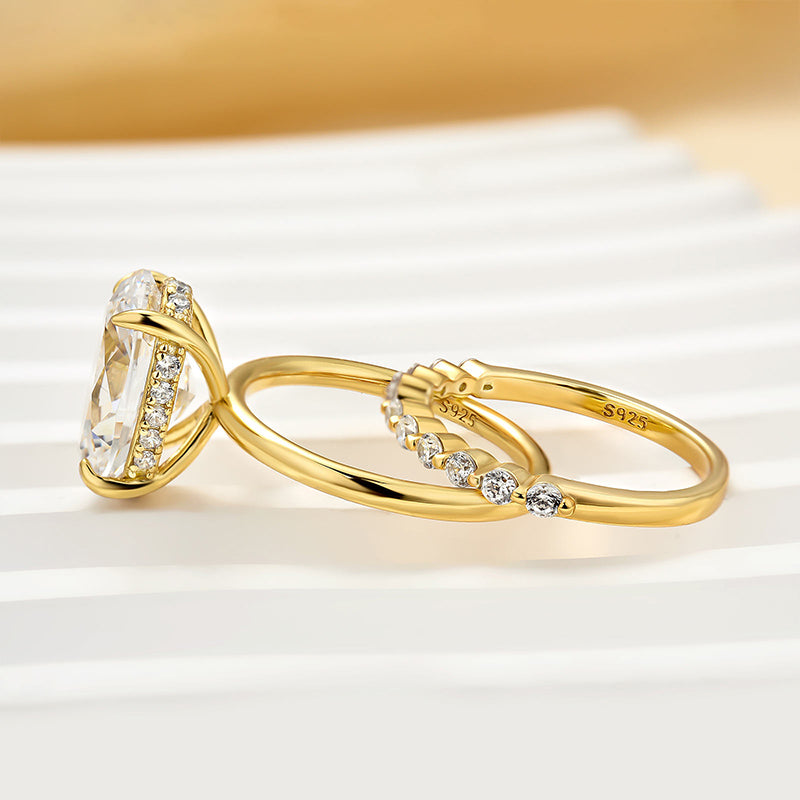 Solitaire 5.5Ct Oval Cut Yellow Gold Wedding Ring Set With Round Cut Wedding Band