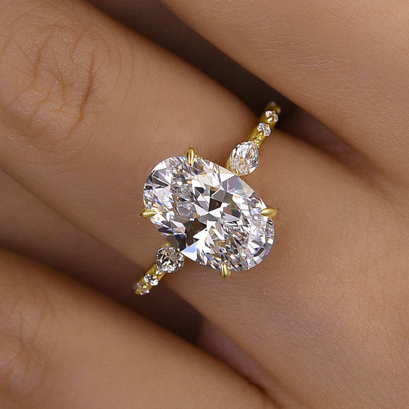 Attractive 4.0Ct Oval Cut Engagement Ring