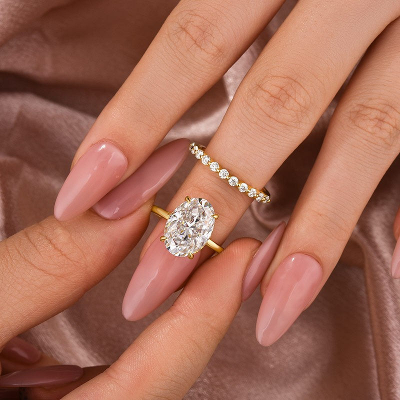 Solitaire 5.5Ct Oval Cut Yellow Gold Moissanite Wedding Ring Set With Round Cut Wedding Band