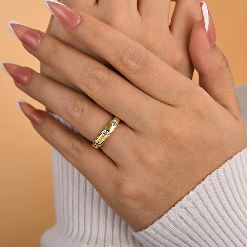 Vintage Yellow Gold Round Cut Wedding Band