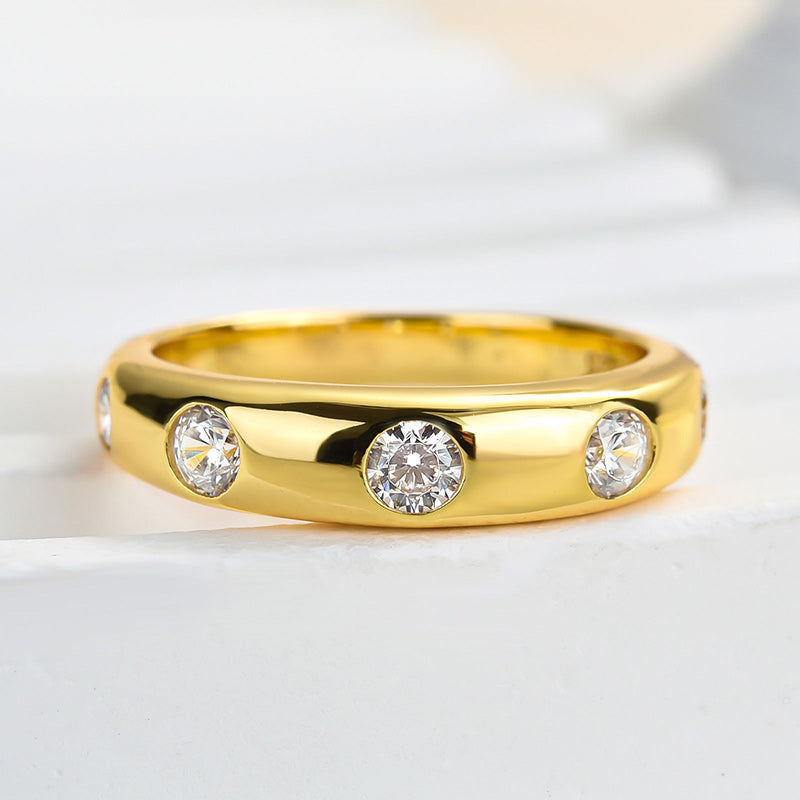 Vintage Yellow Gold Round Cut Wedding Band