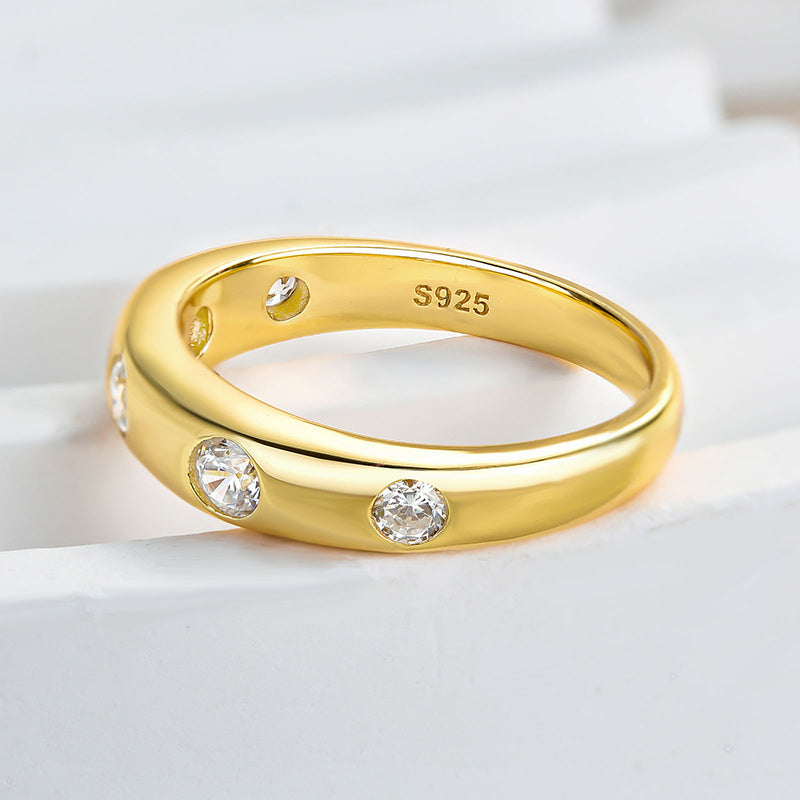 Vintage Yellow Gold Round Cut Wedding Band