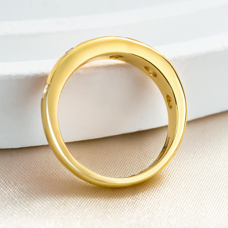 Vintage Yellow Gold Round Cut Wedding Band