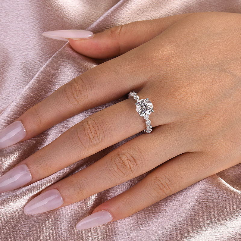 Ahabobo Moissanite 2.0 Carat Round Cut Engagement Ring In Sterling Silver