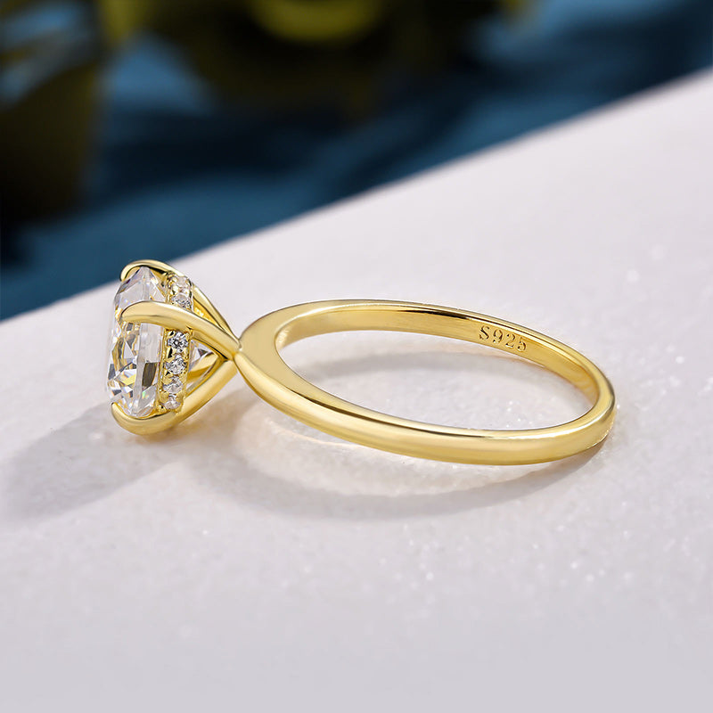 Luxurious Round Cut 4 Prong Solitaire Engagement Ring For Women In Sterling Silver