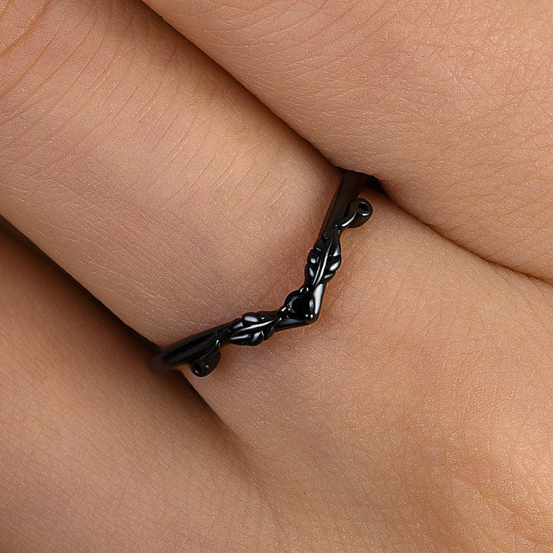 Vintage Leaf Design Black Stone Round Cut Wedding Band In Sterling Silver
