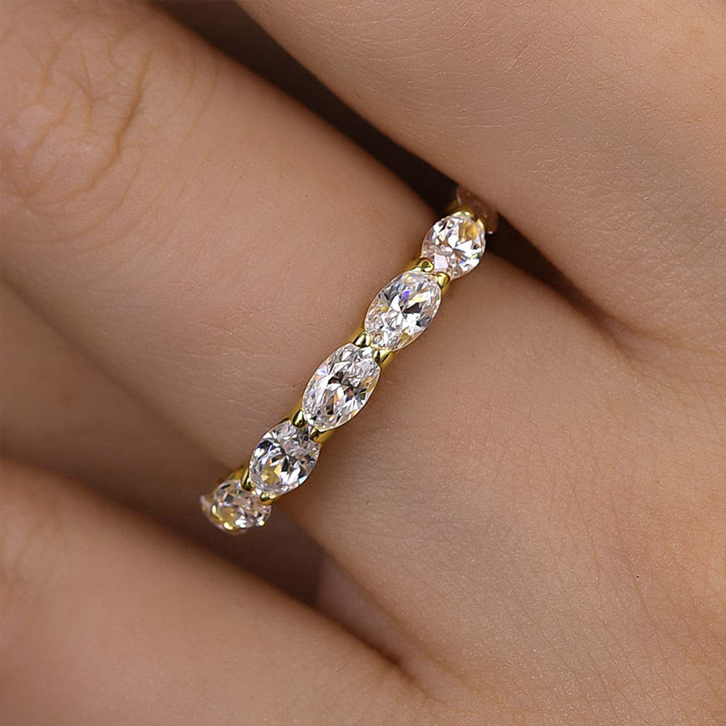 Exquisite Yellow Gold Oval Cut Wedding Band