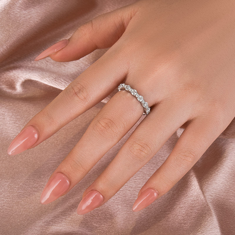 Ahabobo Lovely Moissanite Round Cut Women's Wedding Band In Sterling Silver