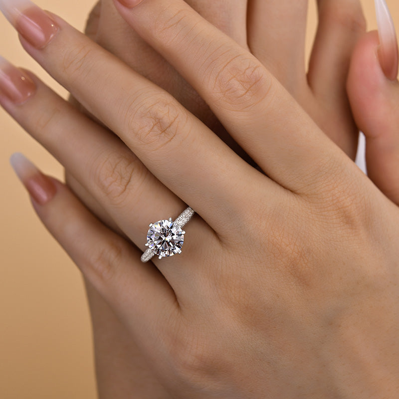 Timeless 6 Prongs Round Cut Engagement Ring