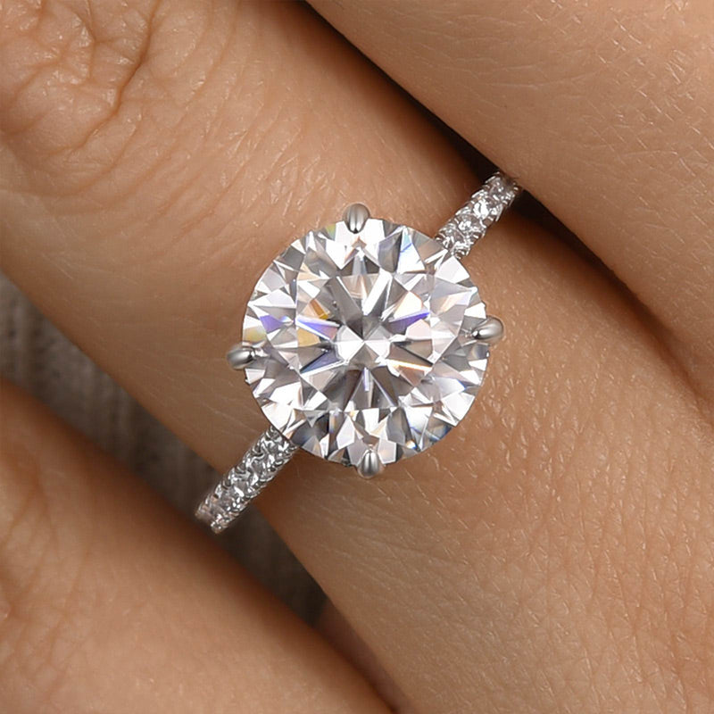Luxurious Round Cut 4 Prong Engagement Ring For Women In Sterling Silver