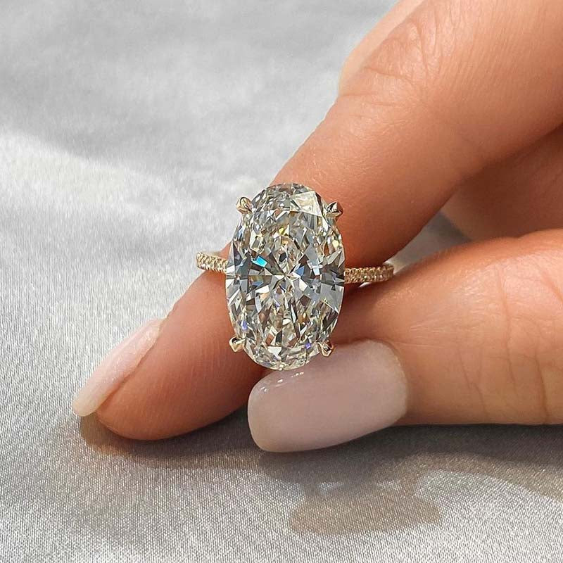 Luxurious 8.0Ct Yellow Gold Oval Cut Engagement Ring In Sterling Silver