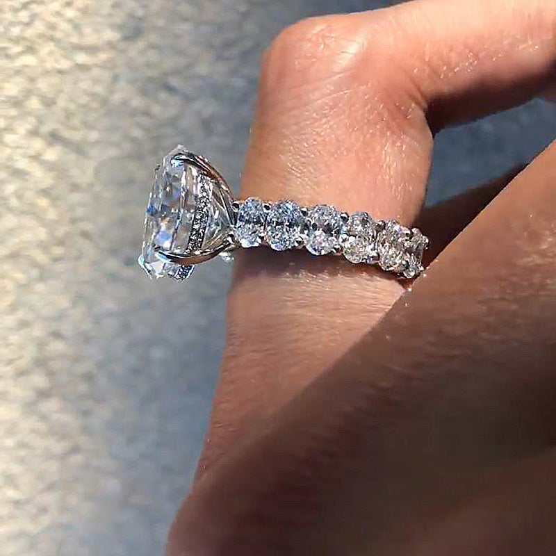 Luxurious 4.5Ct Oval Cut Simulated Diamond Engagement Ring In  Sterling Silver