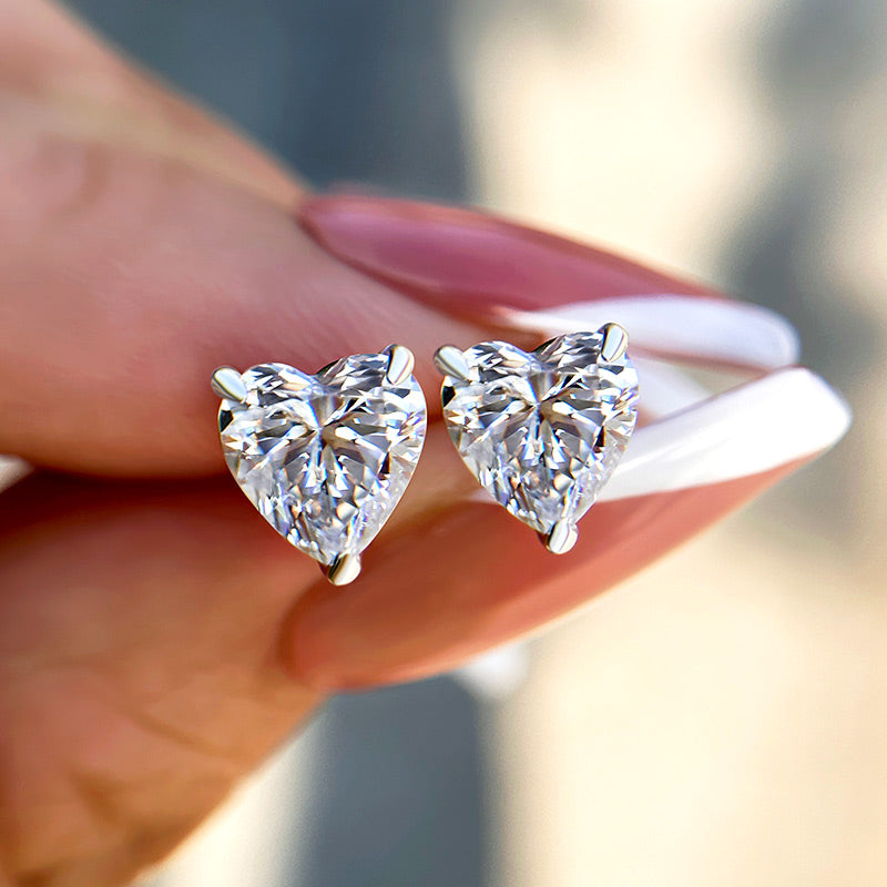 1.25 Ct Heart Shaped Simulated Diamond Women's Stud Earrings In Sterling Silver