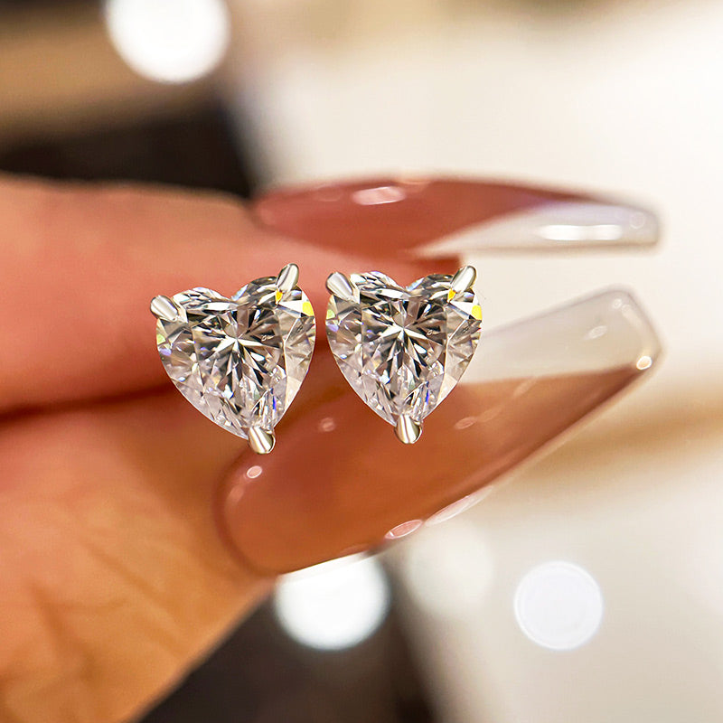 1.25 Ct Heart Shaped Simulated Diamond Women's Stud Earrings In Sterling Silver