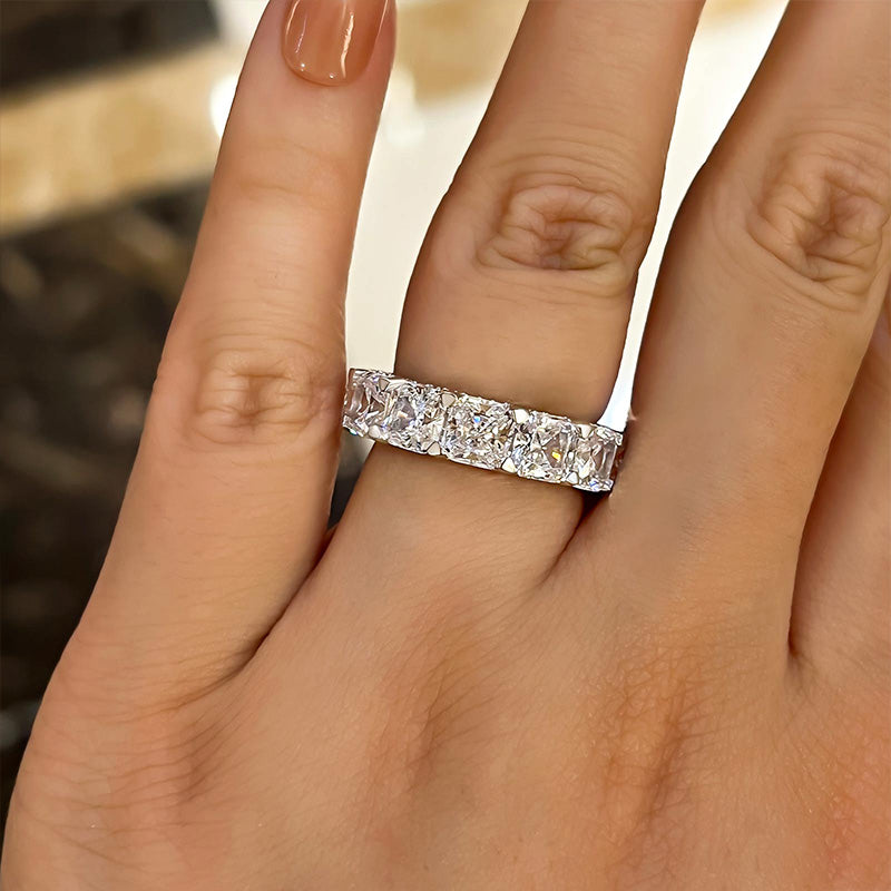 Luxurious Cushion Cut Women's Wedding Band Travel Ring In Sterling Silver