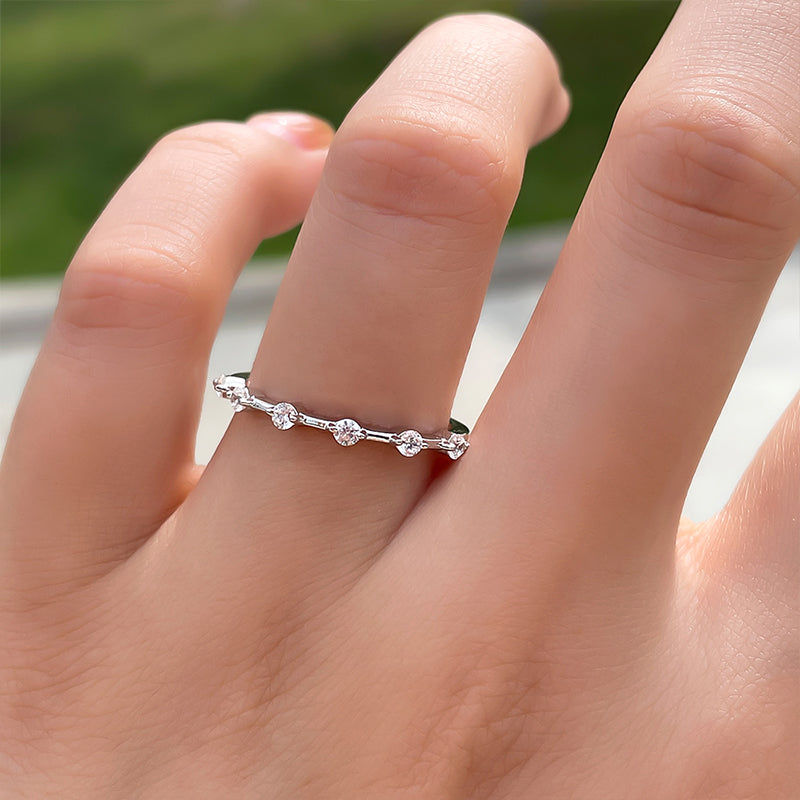 Fashion Design White Gold Round Cut Women's Wedding Band In Sterling Silver