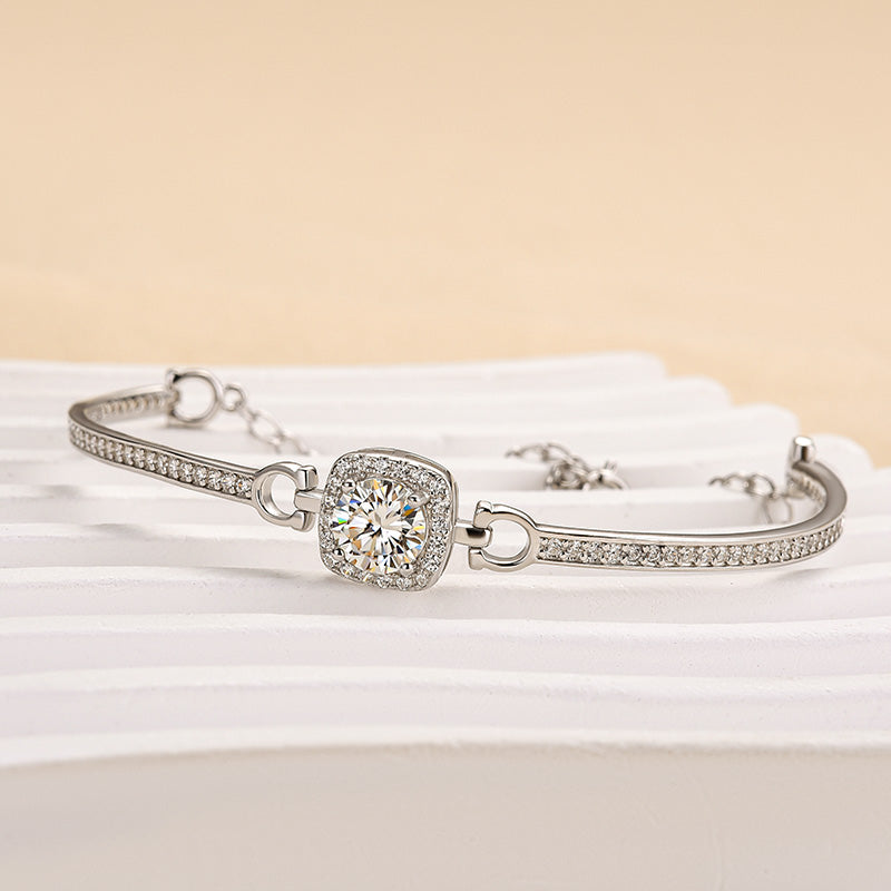 1.0Ct Moissanite Halo Round Cut Bracelet In Sterling Silver