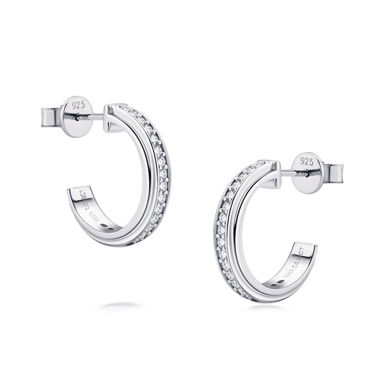 0.25Ct Moissanite Round Cut Curved Stud Earrings