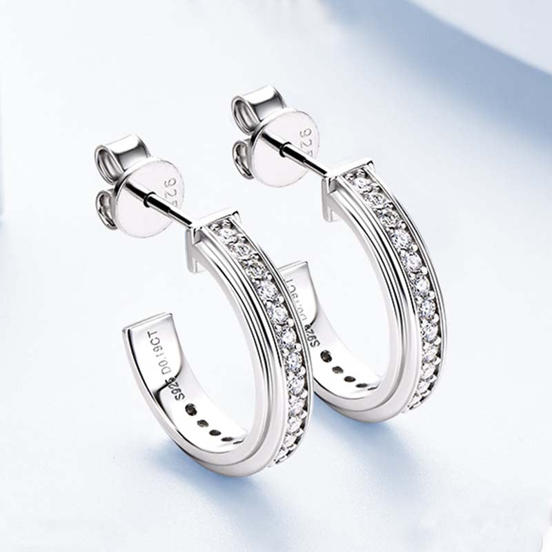 0.25Ct Moissanite Round Cut Curved Stud Earrings