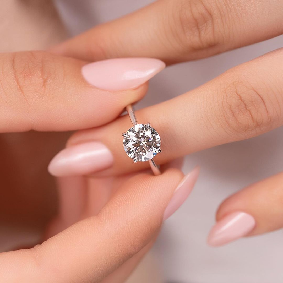 Luxurious Round Cut 4 Prong Solitaire Engagement Ring For Women In Sterling Silver