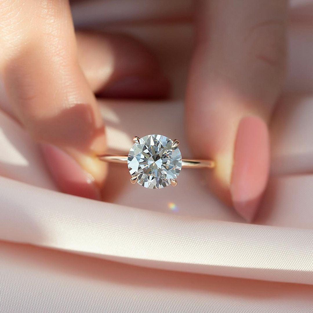 Luxurious Round Cut 4 Prong Solitaire Engagement Ring For Women In Sterling Silver