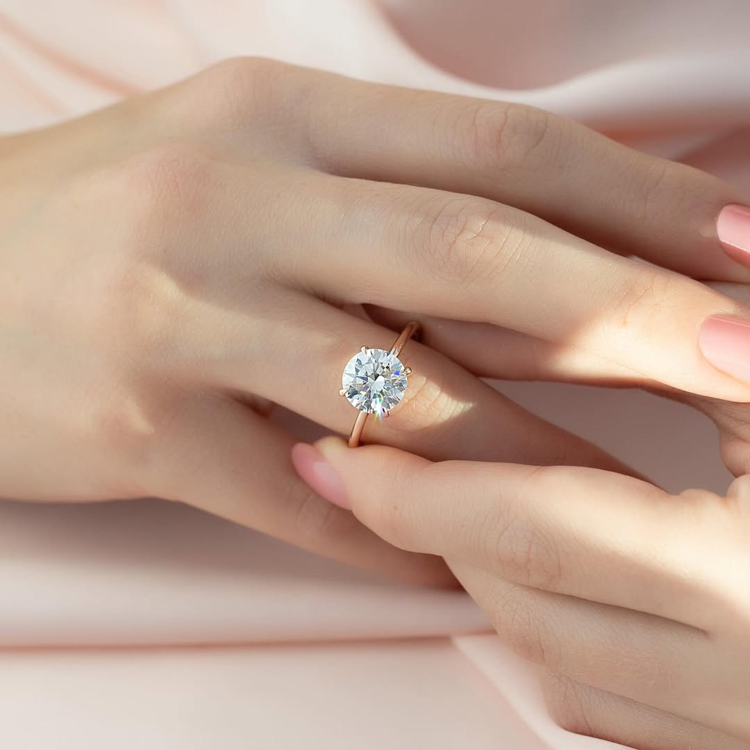 Luxurious Round Cut 4 Prong Solitaire Engagement Ring For Women In Sterling Silver
