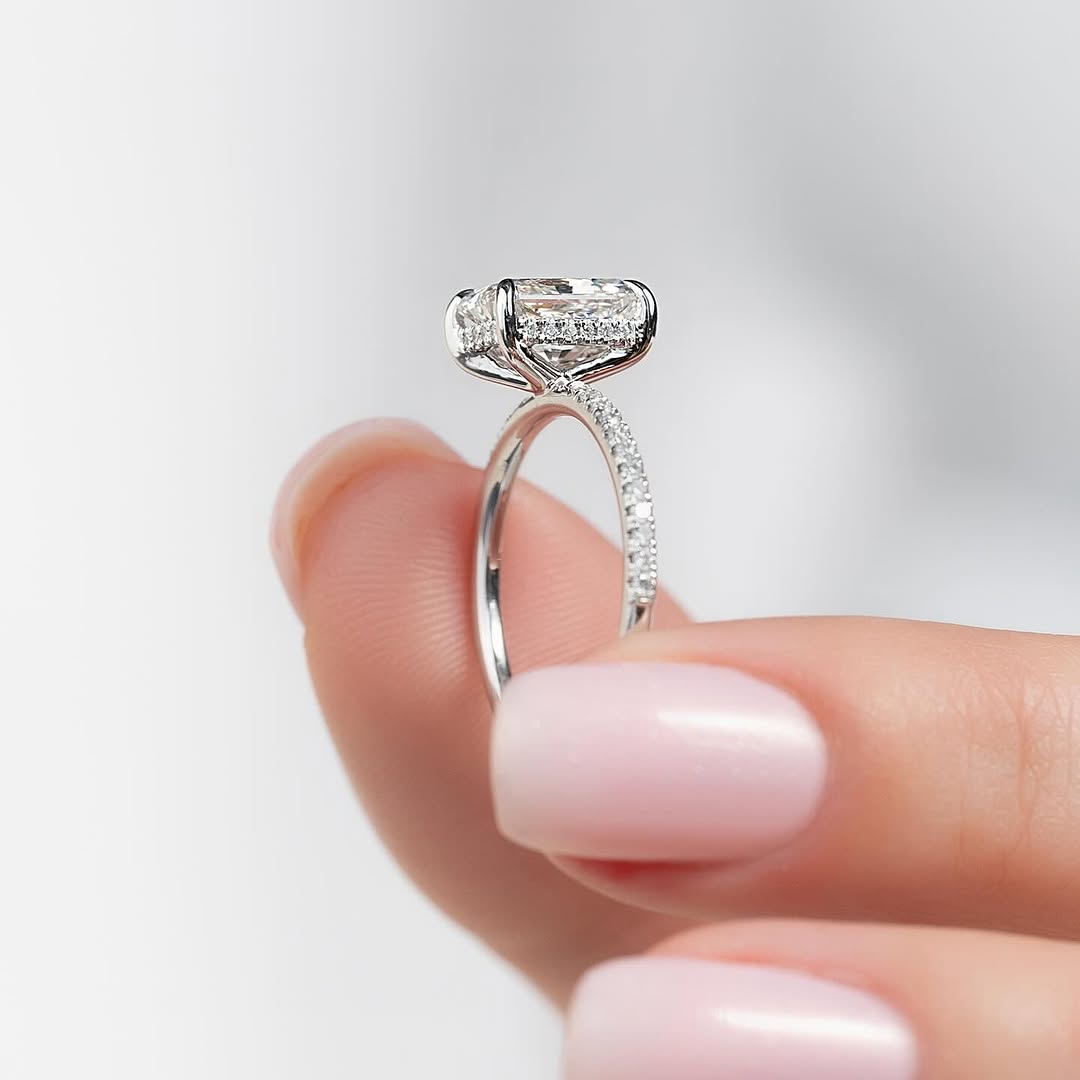 Elegant 2.0Ct Radiant Cut Simulated Diamond Promise Ring