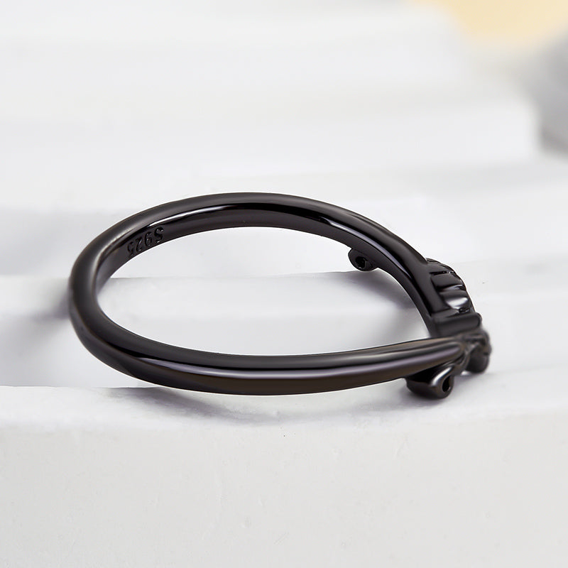 Vintage Leaf Design Black Stone Round Cut Wedding Band In Sterling Silver