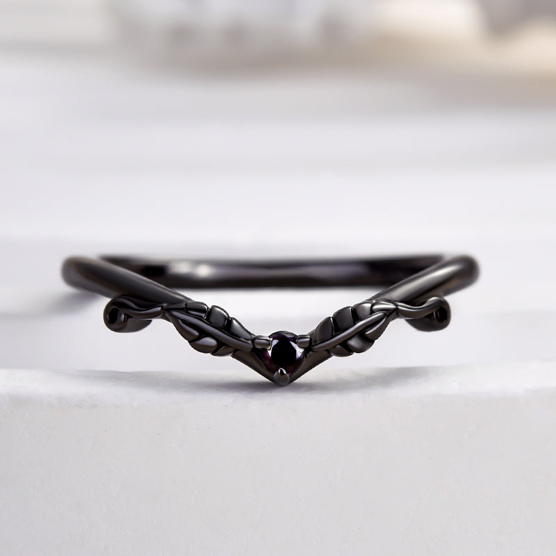 Vintage Leaf Design Black Stone Round Cut Wedding Band In Sterling Silver