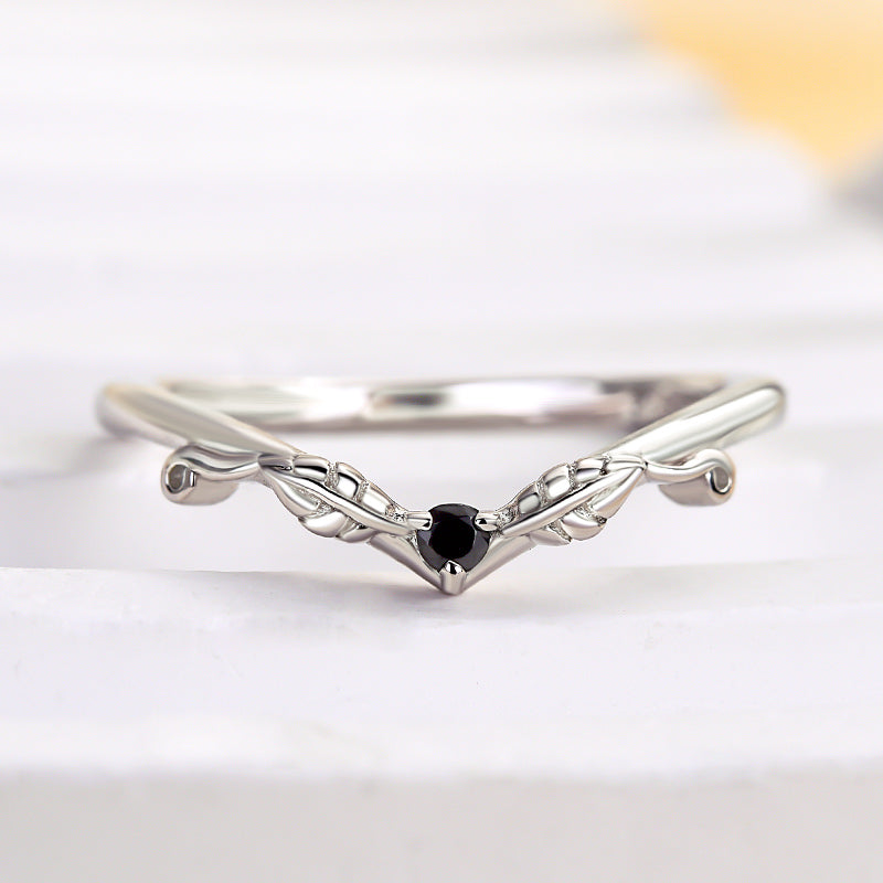Vintage Leaf Design Black Stone Round Cut Wedding Band In Sterling Silver